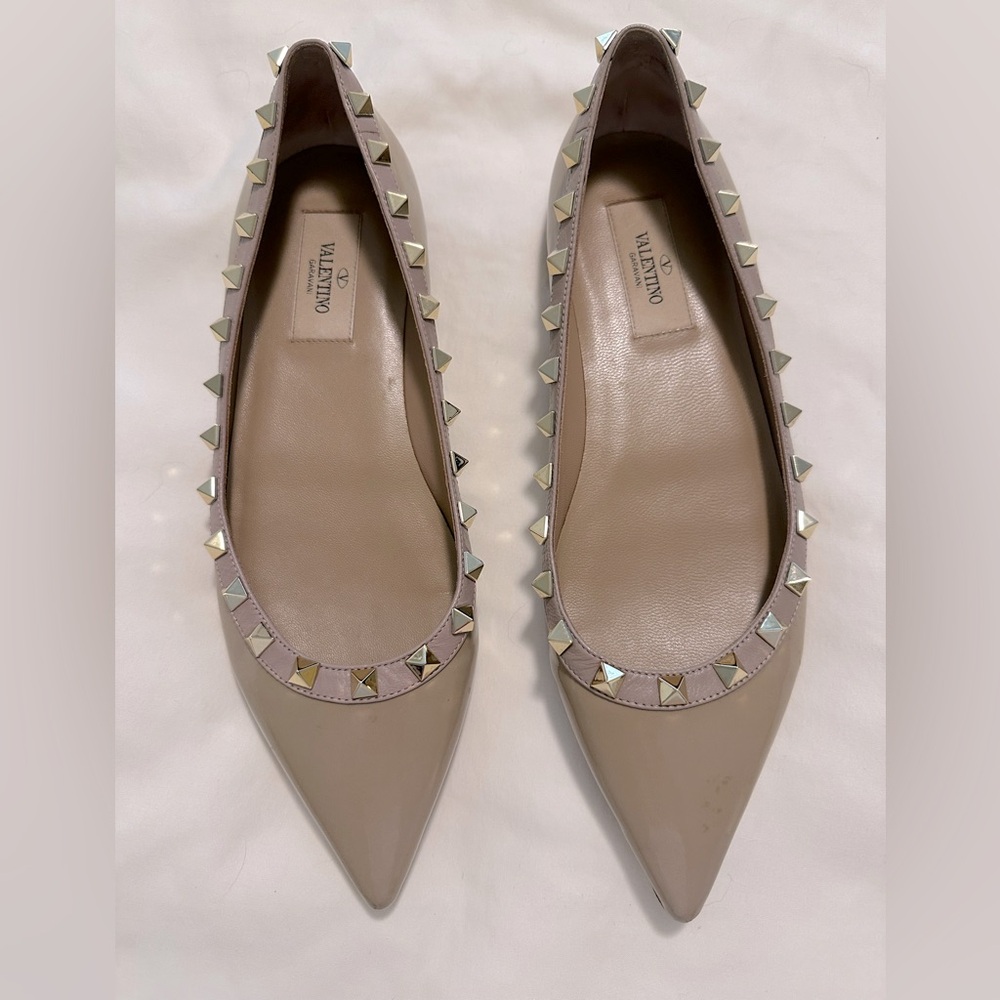 Valentino Nude (Poudre) Patent Rockstud Flats Size 38.